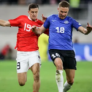 Christoph Baumgartner gegen Karol Mets