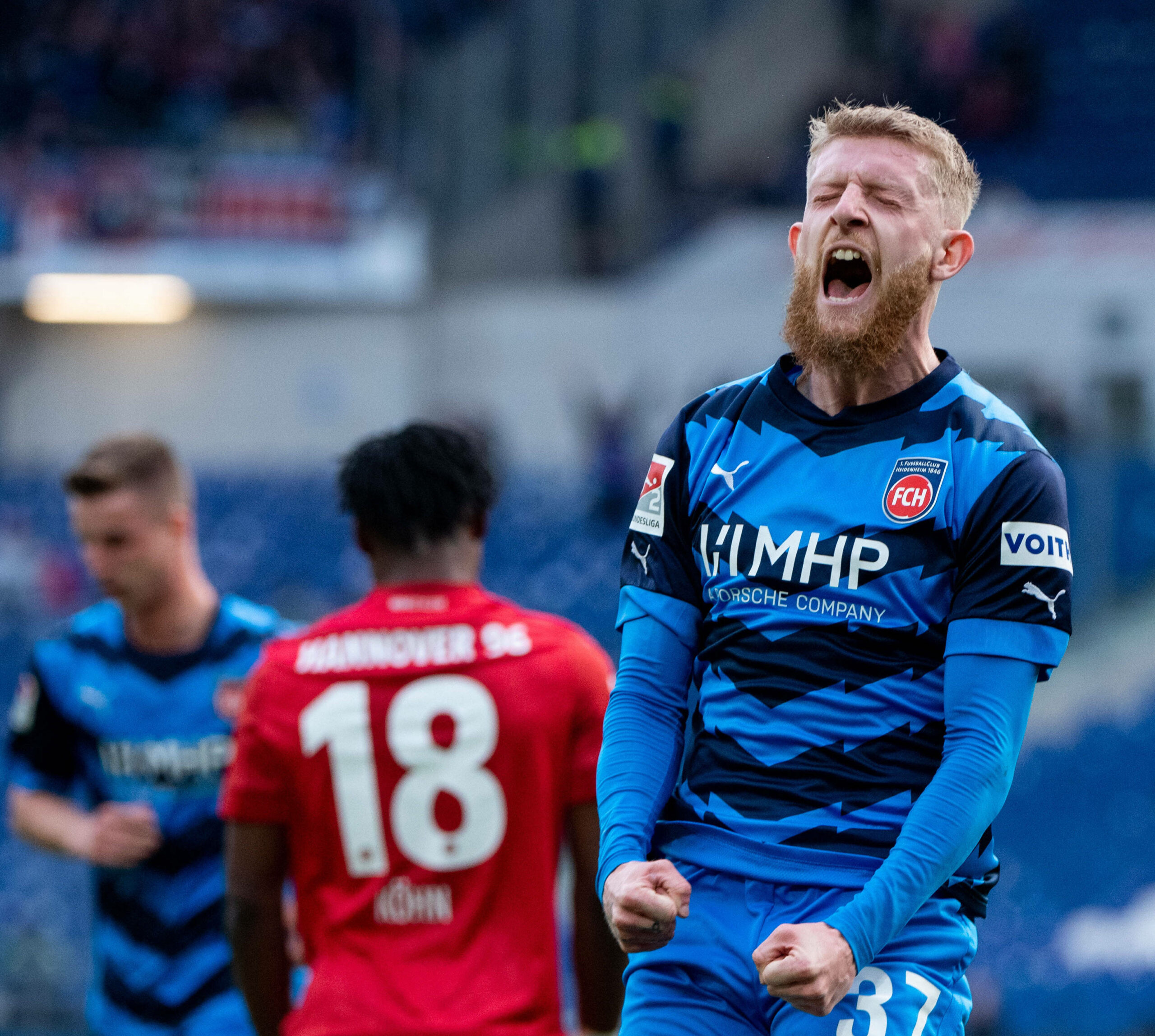 Heidenheims Beste bejubelt ein Tor gegen Hannover.