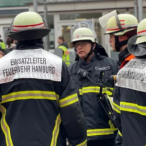 Reizgas an Schule versprüht – Feuerwehr versorgt 17 Betroffene
