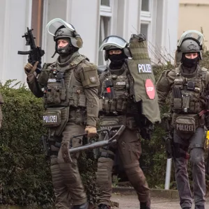 Beamte des SEK am Fuhlsbütteler Damm.