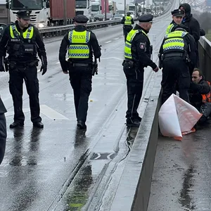 Klimaprotest Köhlbrnadbrücke