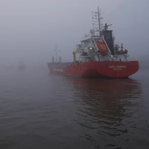 Schiffe warten auf die Einfahrt in den Nord-Ostsee-Kanal (Archivbild). Die meistbefahrene künstliche Seeschifffahrtsstraße der Welt wurde durch einen Streik gesperrt.