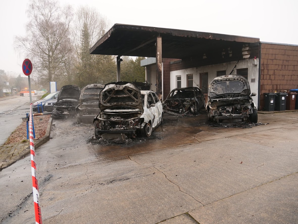 Gr0brand in eckernförde – sechs Autos bei Händler in Flammen