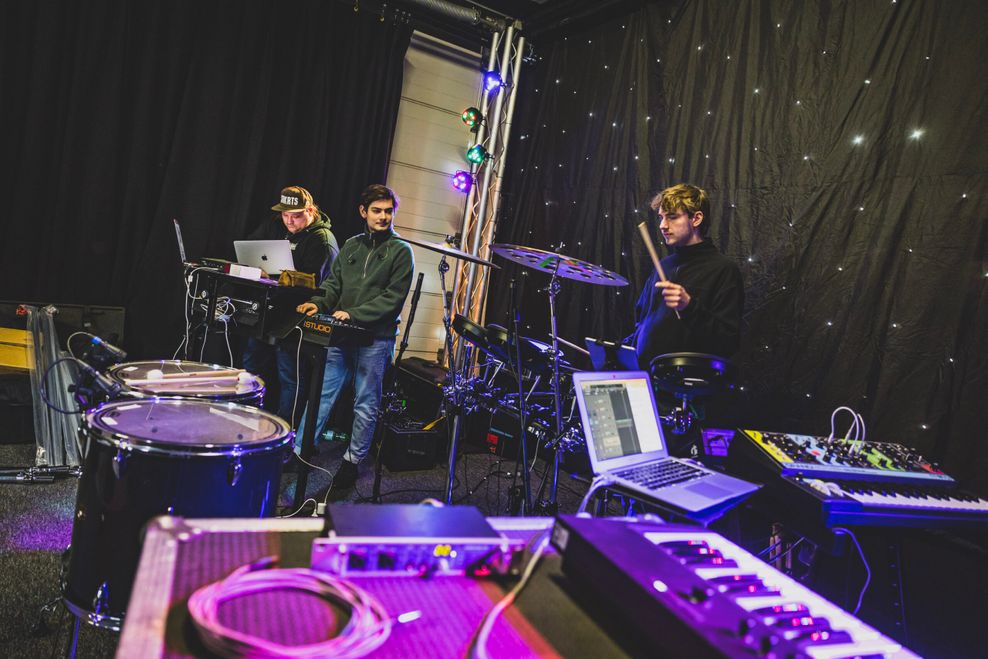 Junge Musiker proben im Wilhelmsrock