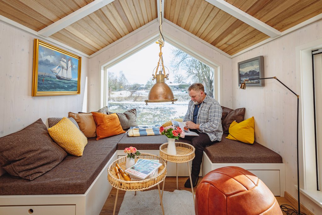 Stefan Deerberg in seinem eigenen Tiny House.