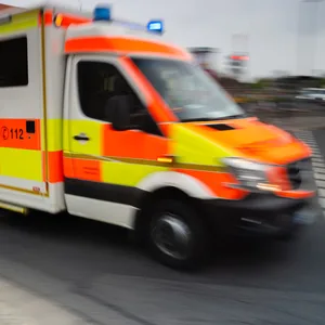 Die beiden schwerverletzten Patienten wurden in ein Krankenhaus gebracht (Symbolbild).