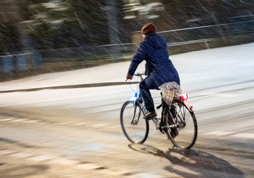 Frau auf Fahrrad