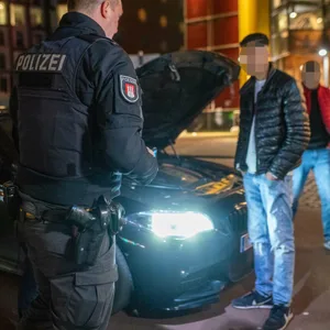 Polizei stellt stinkenden BMW auf dem Kiez sicher