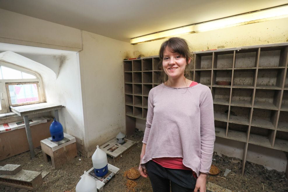 Sophie Hameister (29) ist seit 2018 ehrenamtliche Mitarbeiterin beim Verein der Hamburger Stadttauben.