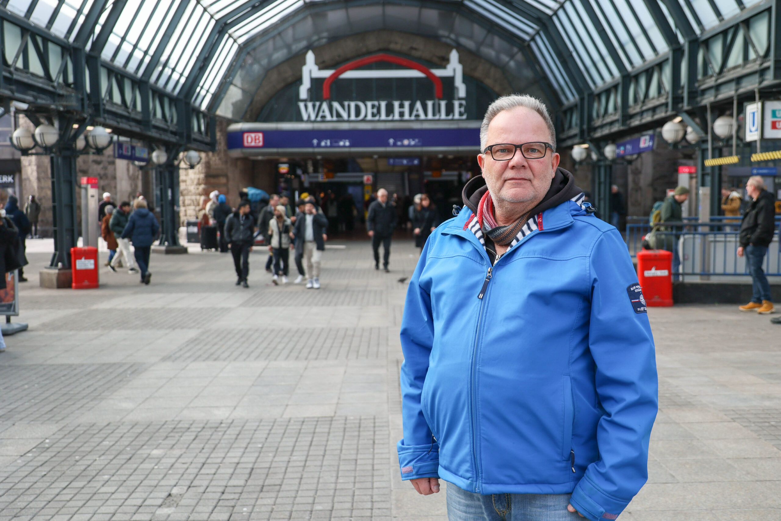 Ronald Kelm, Koordinator des Gesundheitsmobils, am Hauptbahnhof