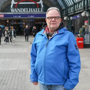 Ronald Kelm, Koordinator des Gesundheitsmobils, am Hauptbahnhof