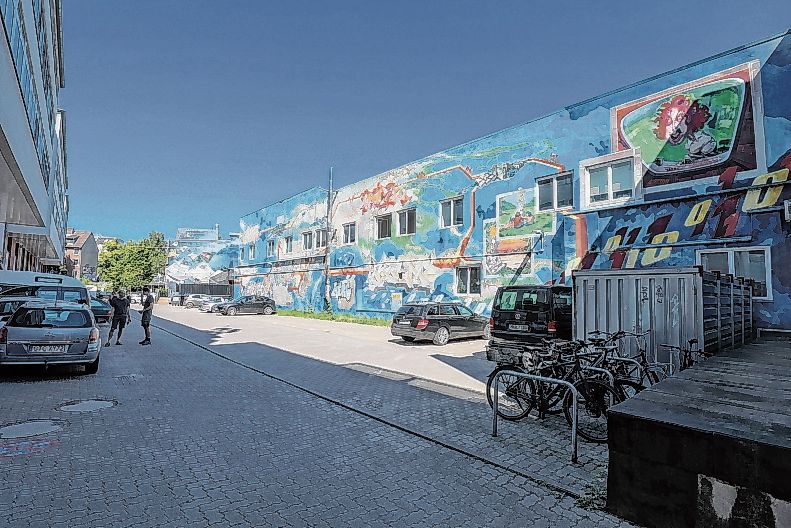 Mehrgeschossige Unterkunft im Hinterhof geplant.