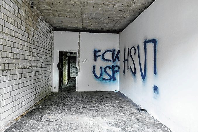 Blick ins Innere des leerstehenden Gebäudes an der Wentorfer Straße.