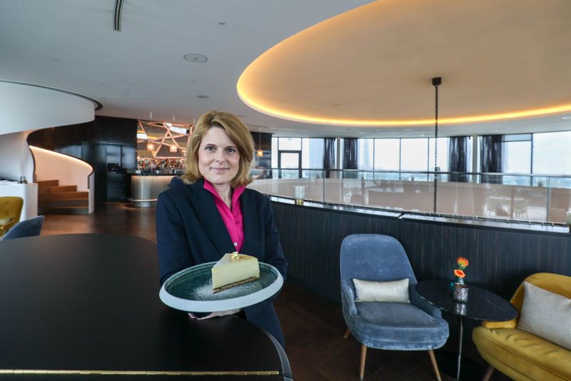 Tanja Rühmann vom Fontenay zeigt Bohlens Favoriten: den Käsekuchen