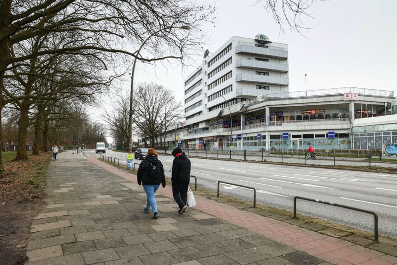 Der Berner Heerweg ist derzeit vierspurig für Autos – die Radwege sind allerdings viel zu klein.
