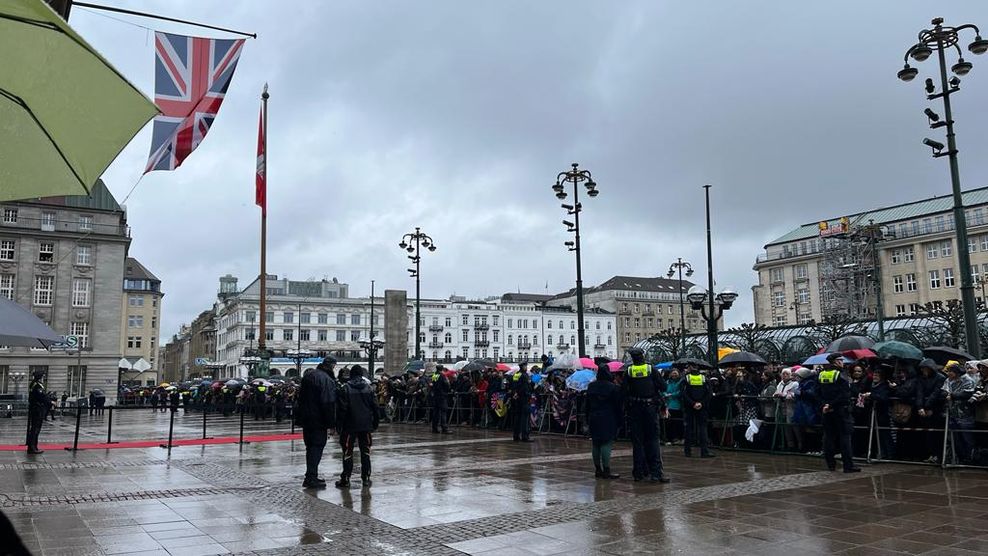 Rathausmarkt viele Menschen