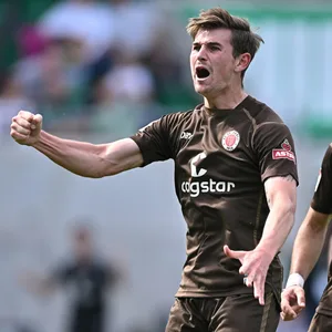 Connor Metcalfe jubelt gegen Greuther Fürth