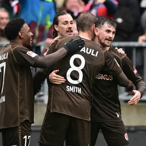 Irvine, Metcalfe, St. Pauli