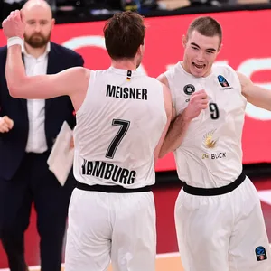 Meisner und Samar springen ineinander