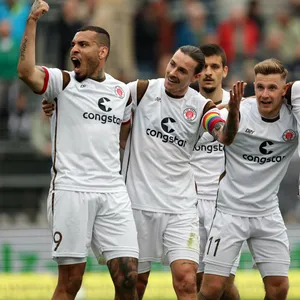 St. Paulis Profis feiern den achten Sieg in Serie.