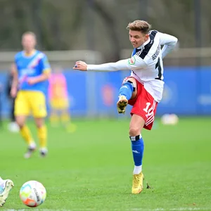 Sonny Kittel zieht ab und trifft. So sah es am Donnerstag beim Test gegen Braunschweig aus.