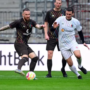 Ralph Gunesch beim Abschiedsspiel von Jan-Philipp Kalla