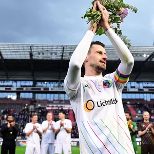 Der Fußballgott tritt ab: Jan-Philipp Kalla bei seinem Abschied vom FC St. Pauli