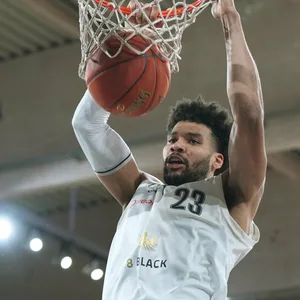 Yoeli Childs bei einem Dunk