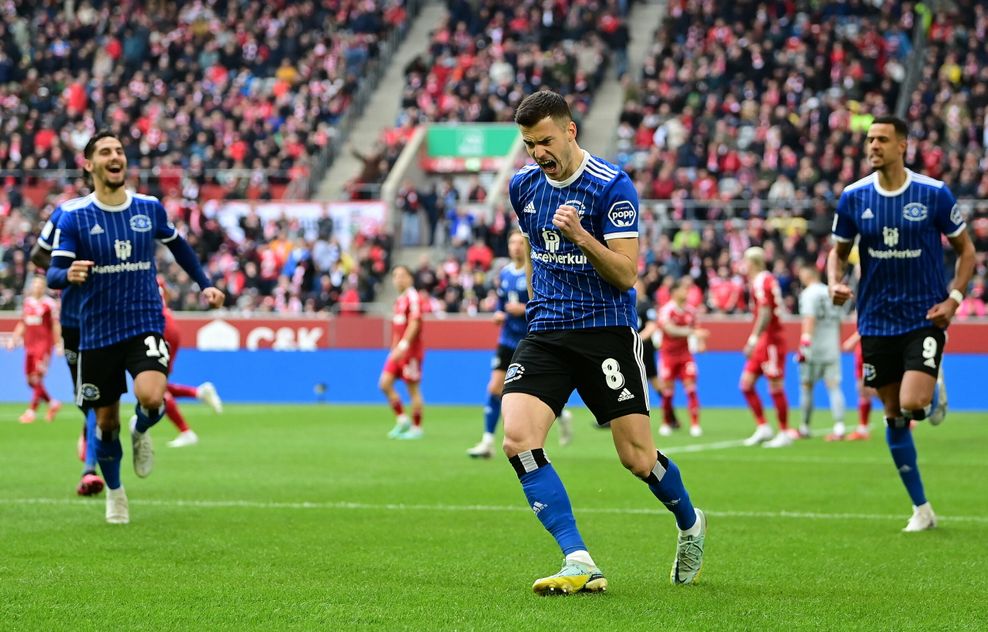 Laszlo Bénes feiert seinen Treffer zum 1:0 gegen Düsseldorf.