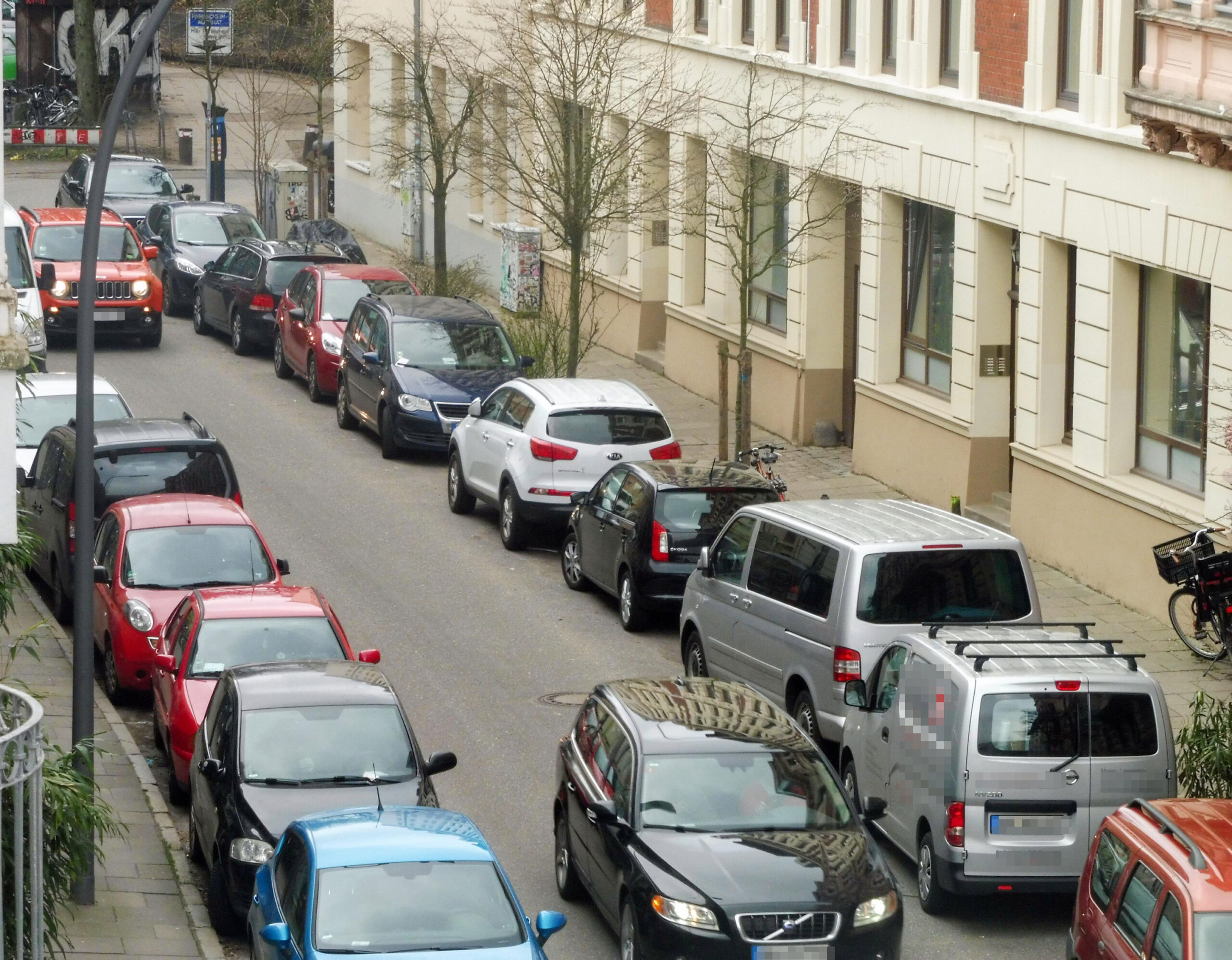 Zugeparkte Straße in Ottensen