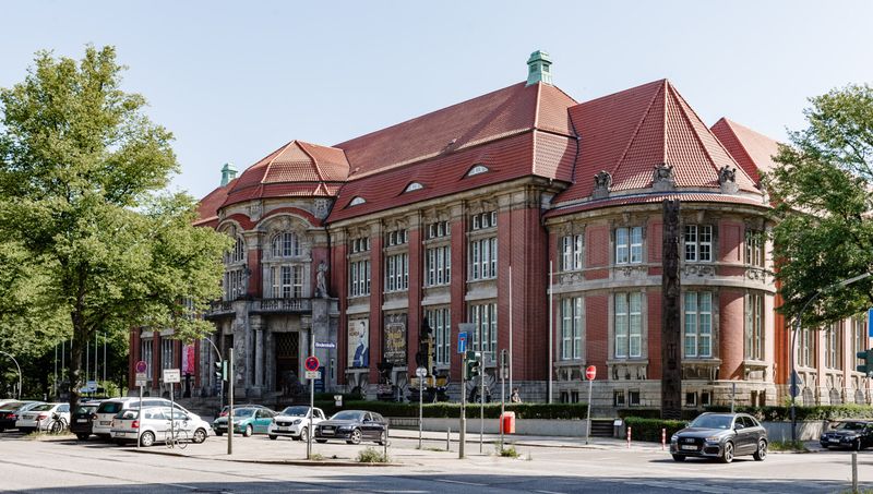 Das heutige Museum am Rothenbaum wurde 1879 als Völkerkundemuseum an der Rothenbaumchausee gegründet.