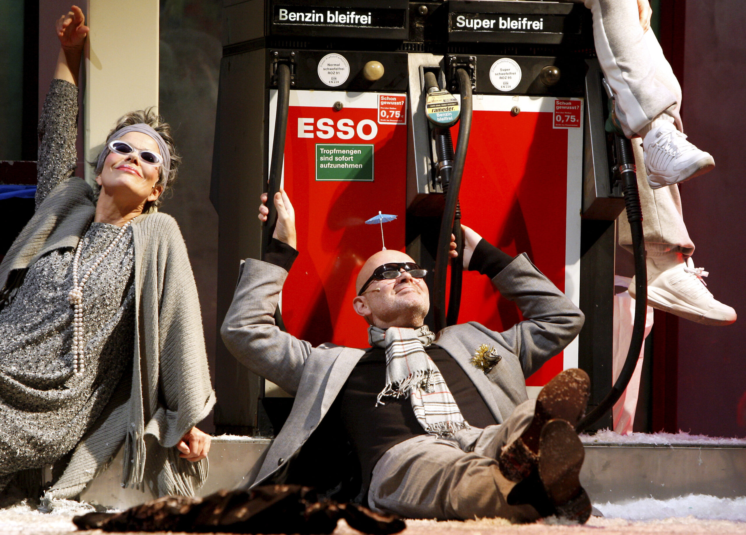 Die Schauspieler Marion Martienzen (v.l) und Georg Meyer-Goll auf der Bühne des St. Pauli-Theaters im Jahr 2008. Nun ist Meyer-Goll gestorben.