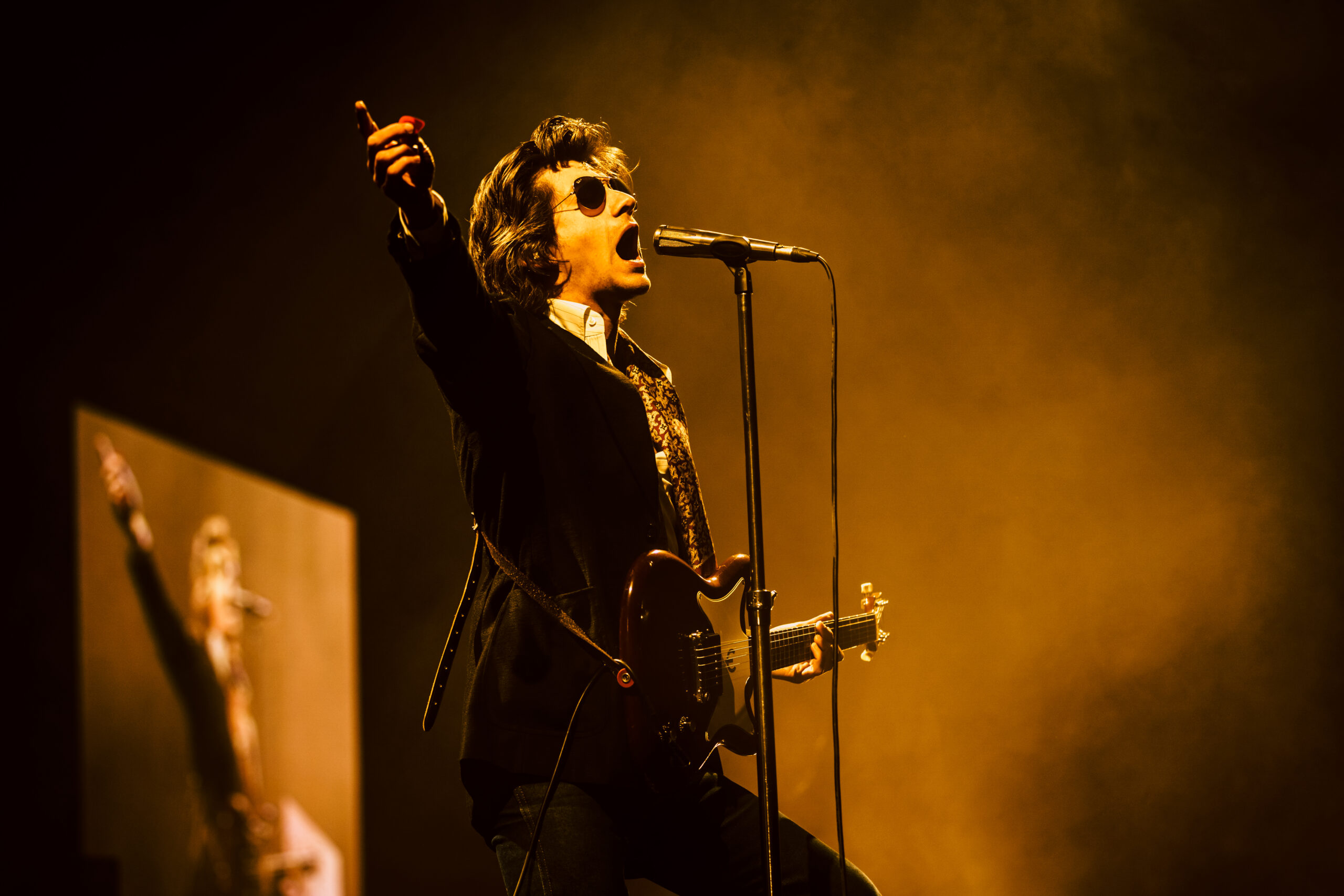 Die Arctic Monkeys spielten am Donnerstag ein umjubeltes Konzert in der Sporthalle Hamburg.