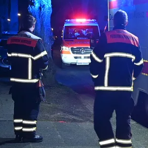 Feuerwehrmänner an der Unfallstelle in Eißendorf.
