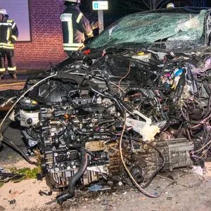 Zwei Schwerveletzte nach Raser-Unfall im Norden