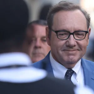 Der US-Schauspieler Kevin Spacey auf dem Weg zum Gerichtsgebäude in London (Archivbild)