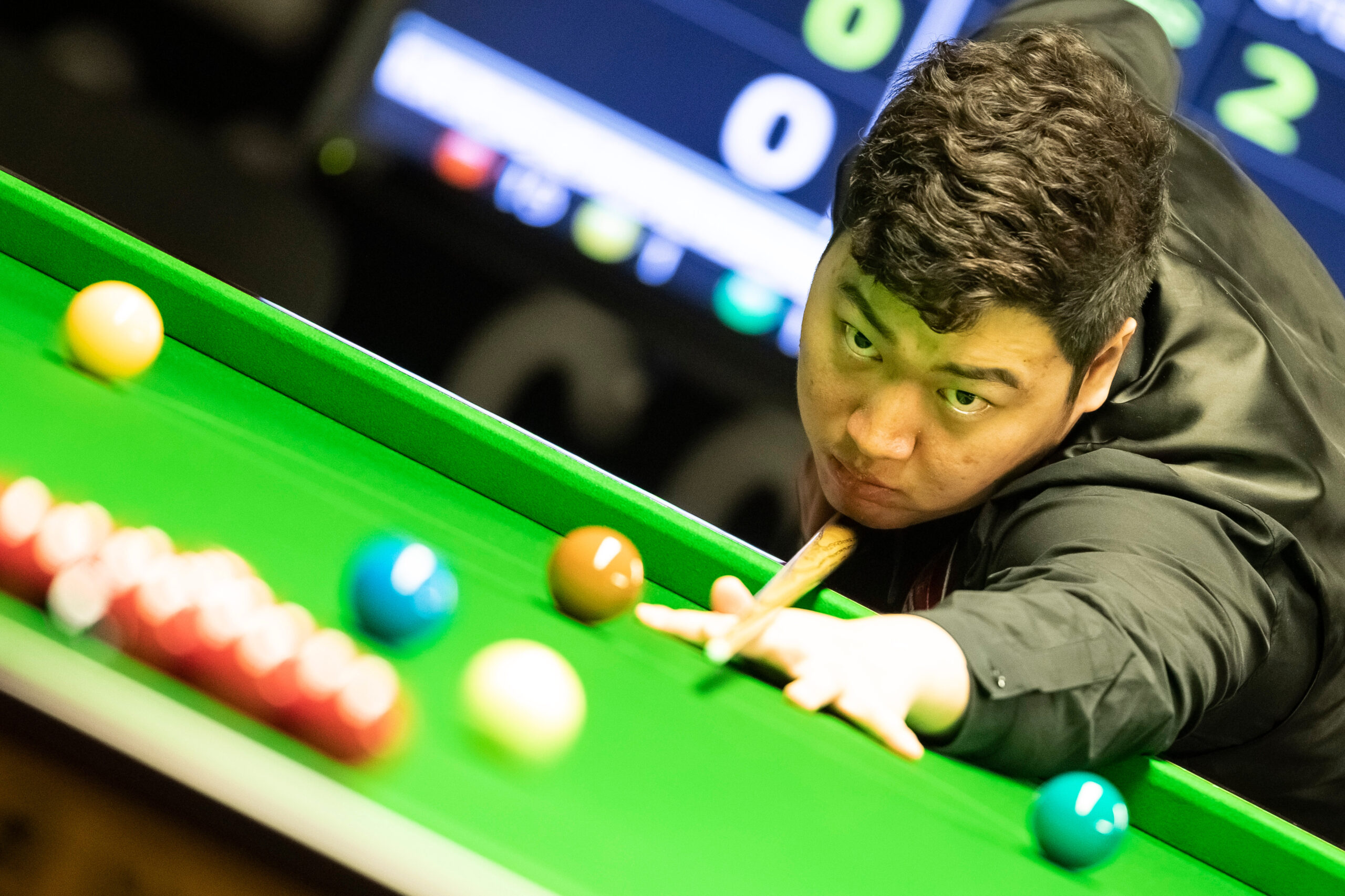 Yan Bingtao, Snookerspieler aus China, in Aktion