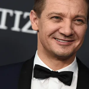 Jeremy Renner Schneepflug Unfall