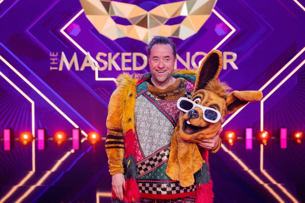 Jan Josef Liefers, Schauspieler, steht als Figur "Das Känguru" in der ProSieben-Show "The Masked Singer" auf der Bühne.