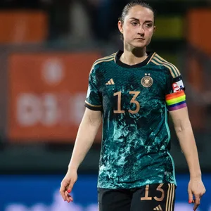 DFB-Spielerin Sara Däbritz auf dem Platz.