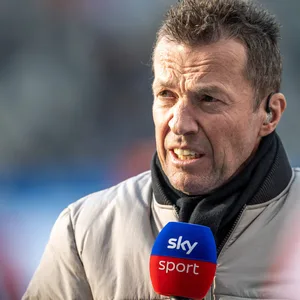 Lothar Matthäus vorm Sky-Mikro