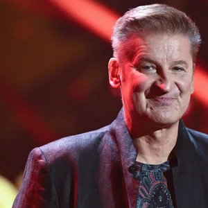 Der Pur-Sänger Hartmut Engler hat die Kritik an seinem Lied „Indianer“ und der dazugehörigen Performance zurückgewiesen.
