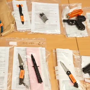 Trotz Waffenverbot – Bundespolizei stellt viele Messer sicher