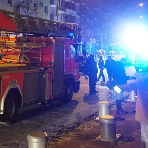 In Hamburg ist in der Nacht zu Freitag ein Keller in Brand geraten.