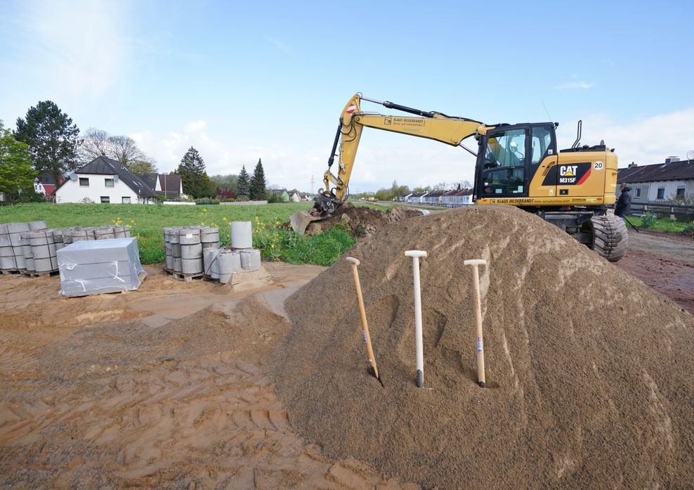 Die ersten Bagger sind auf der Baustelle des Deckelparks gestartet.