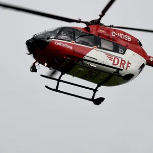 Ein Rettungshubschrauber im Einsatz (Symbolbild).