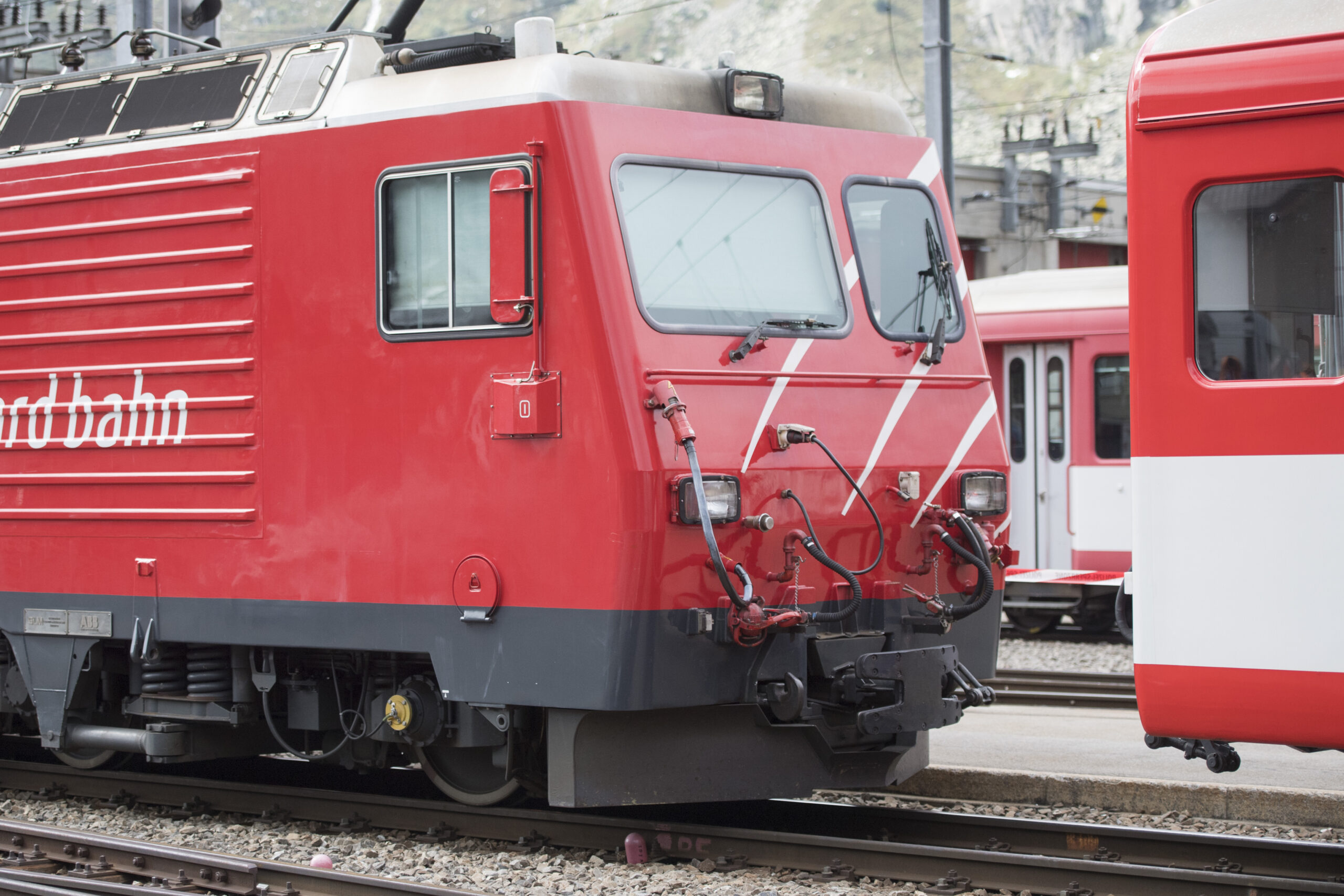 In der Schweiz sind bei stürmischem Wetter zwei Regionalzüge entgleist (Symbolfoto).