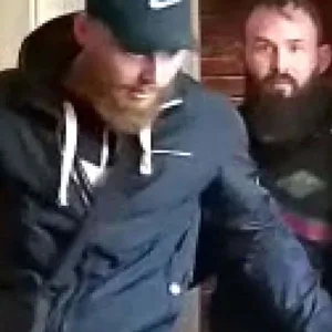 Nach Einbruch in Volksdorf – wer kennt diese Männer ?