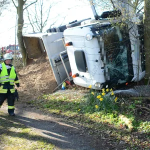 Lkw-Unfall bei Wentorf – Fahrer schwer verletzt