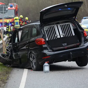 An beiden Fahrzeugen entstand großer Schaden.